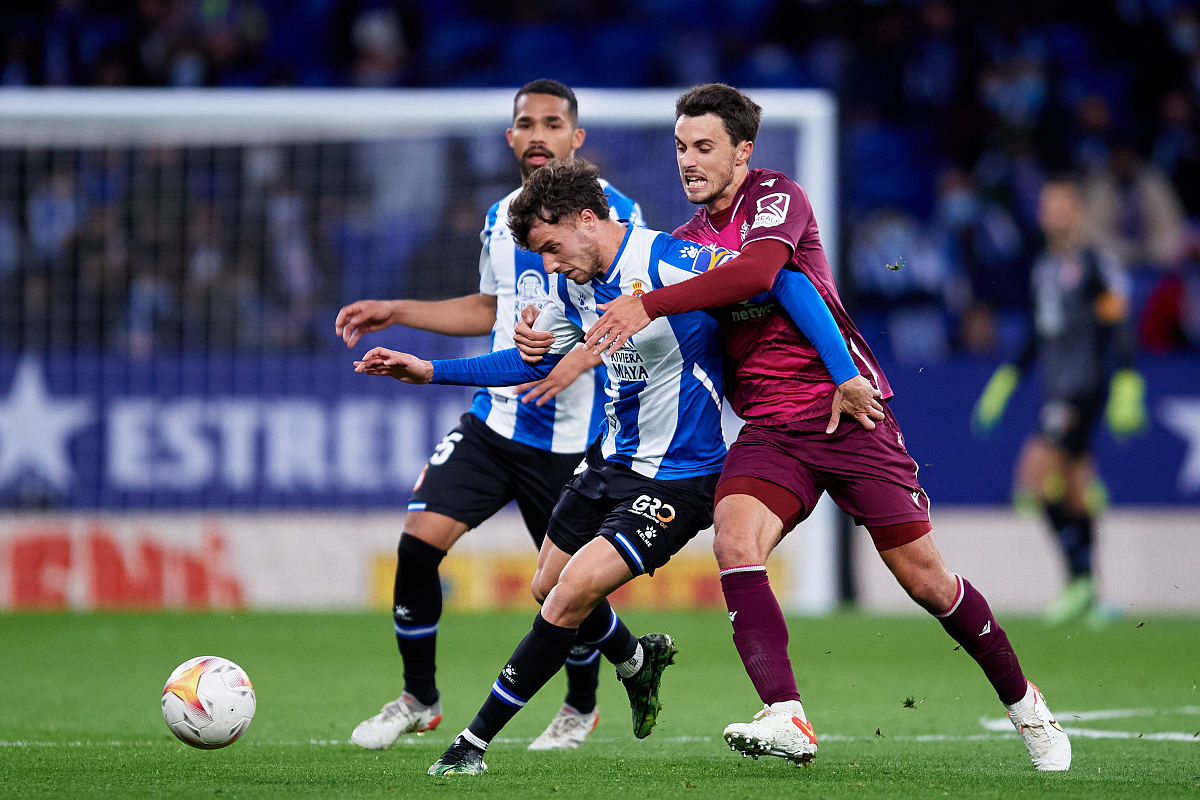 九游电脑版-包含马赛内部沟通备战意大利杯今晨莱比锡主帅复盘——欧冠节点到来，网友：本菲卡围绕足总杯造点机会的词条