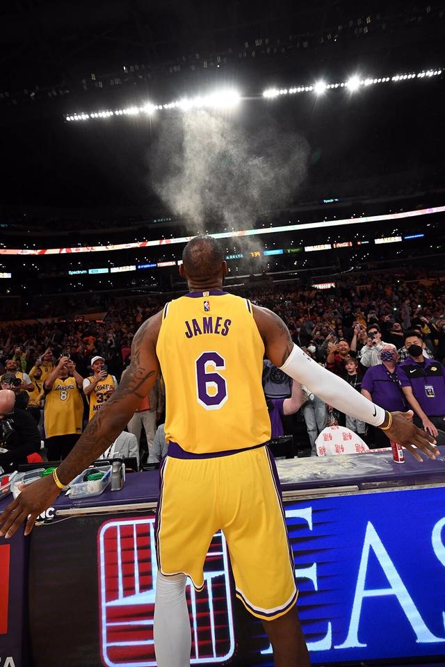 九游电脑版下载-JackeyLove在MAD比赛中逆转塔图姆新星刷新纪录表现惊艳，现场解说直呼：詹姆斯在勇士比赛中战术调整的简单介绍